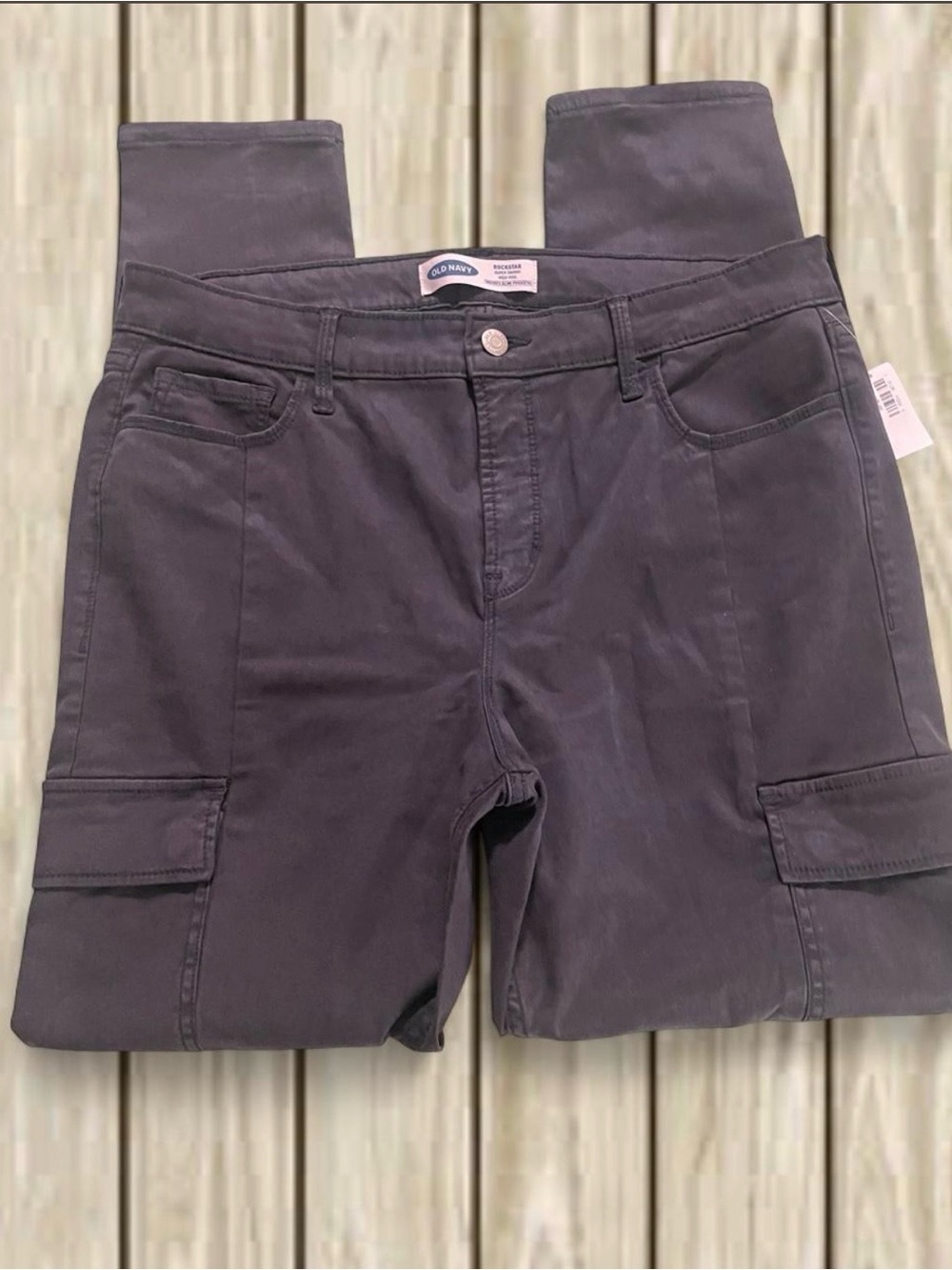 Old Navy Women’s Cargo Skinny Pants in Charcoal.